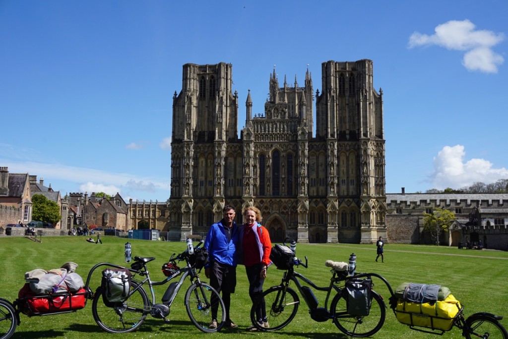 e-bike cycle tourists