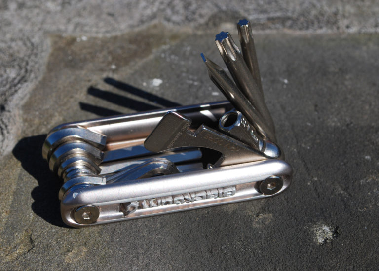 Multi-outil Vélo Blackburn Grid 13 - 13 Fonctions, Couleur Noire - Pour Réparations Rapides Sur La Route