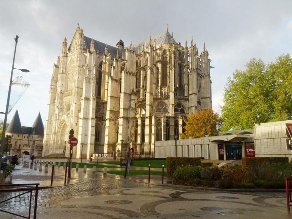 beauvais-magnificent-cathedral-dominates-the-town