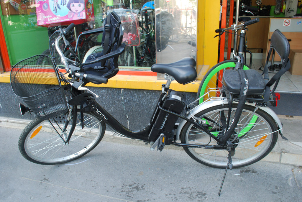 electric-bikes-are-a-common-sight-in-paris