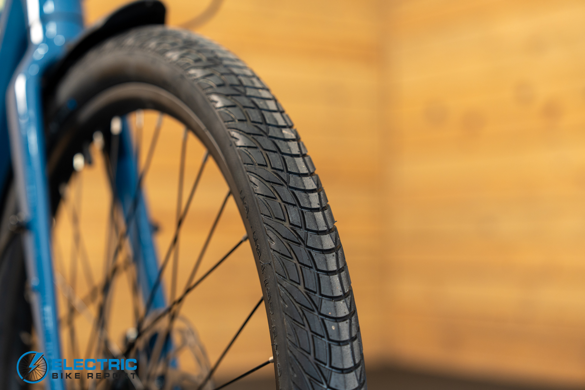 AIMA Key West 2.0 electric bike tire tread pattern close up detail