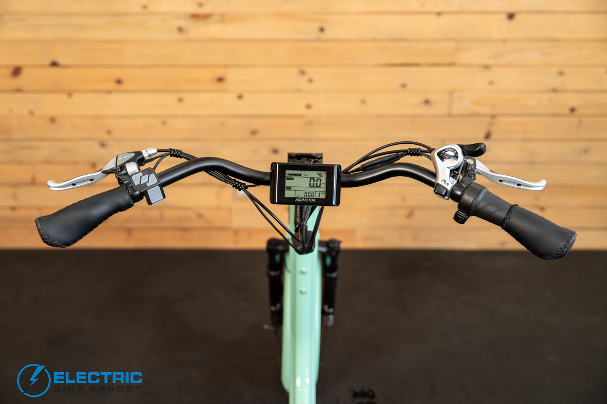 Addmotor Freetan M-368X cockpit controls handlebars display and controls closeup