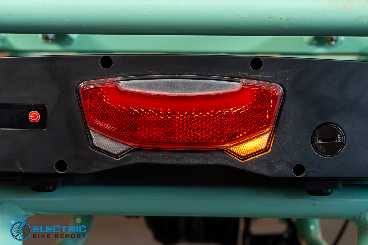 Addmotor Freetan M-368X right turn signal light indicator close-up