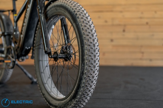 Aipas M2 Pro tire
