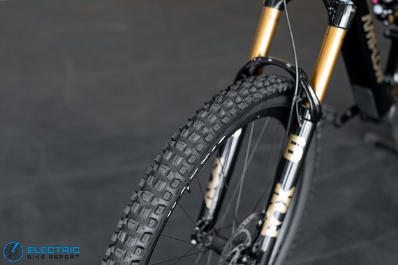 Amflow PL Carbon Pro tire tread