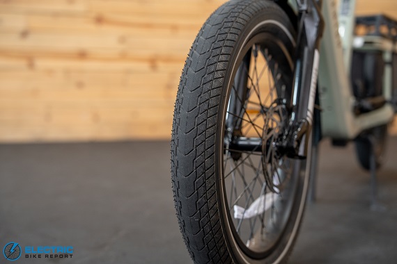 Aventon Abound LR tire tread