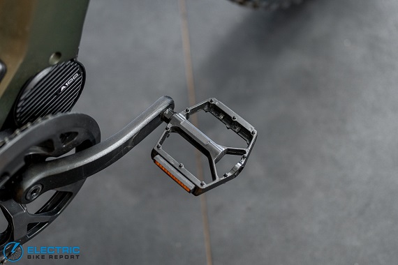 Aventon Aventure 3 Mid-Drive pedal