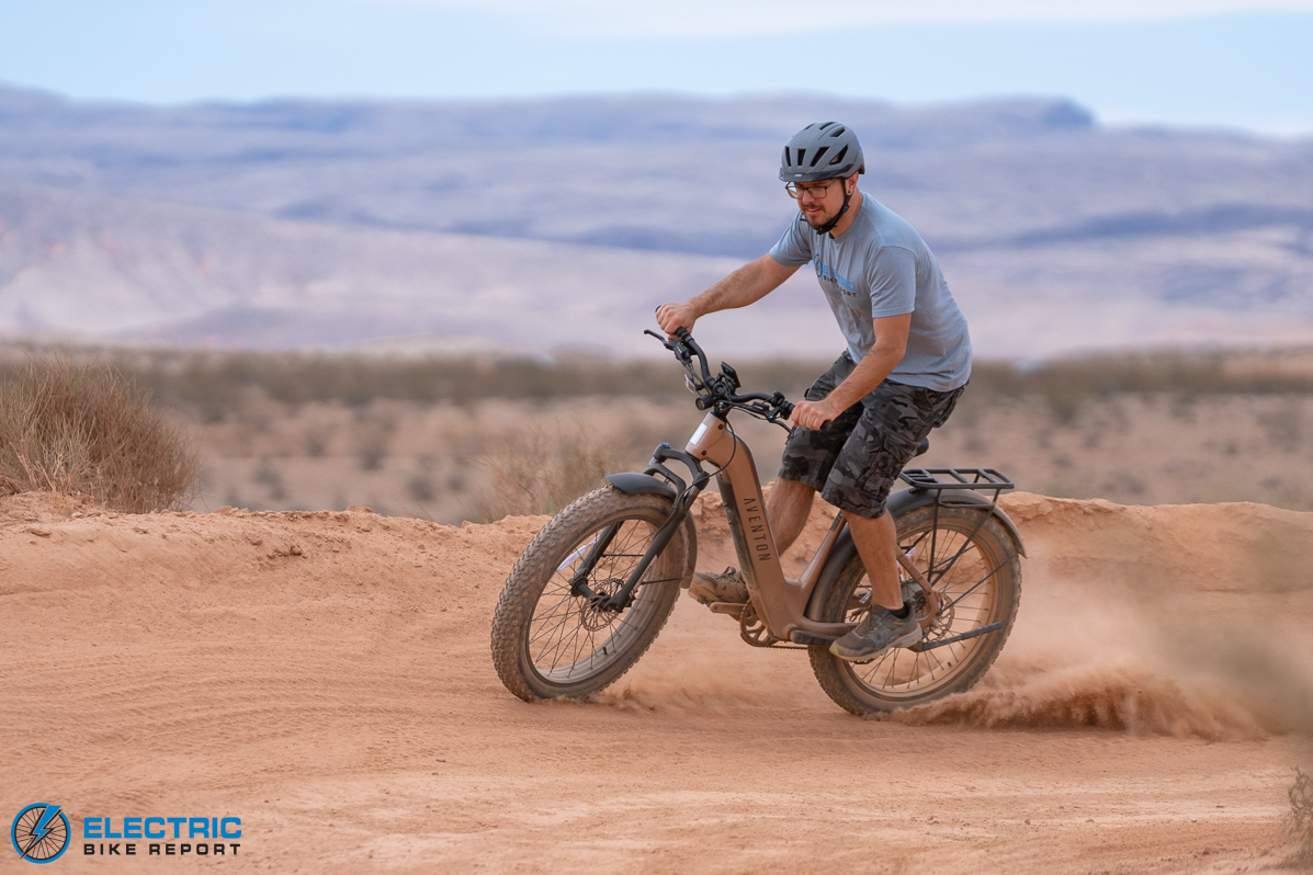 Aventon Aventure 3 ST - action dirt