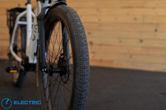 Cikada Touring Bike tire tread