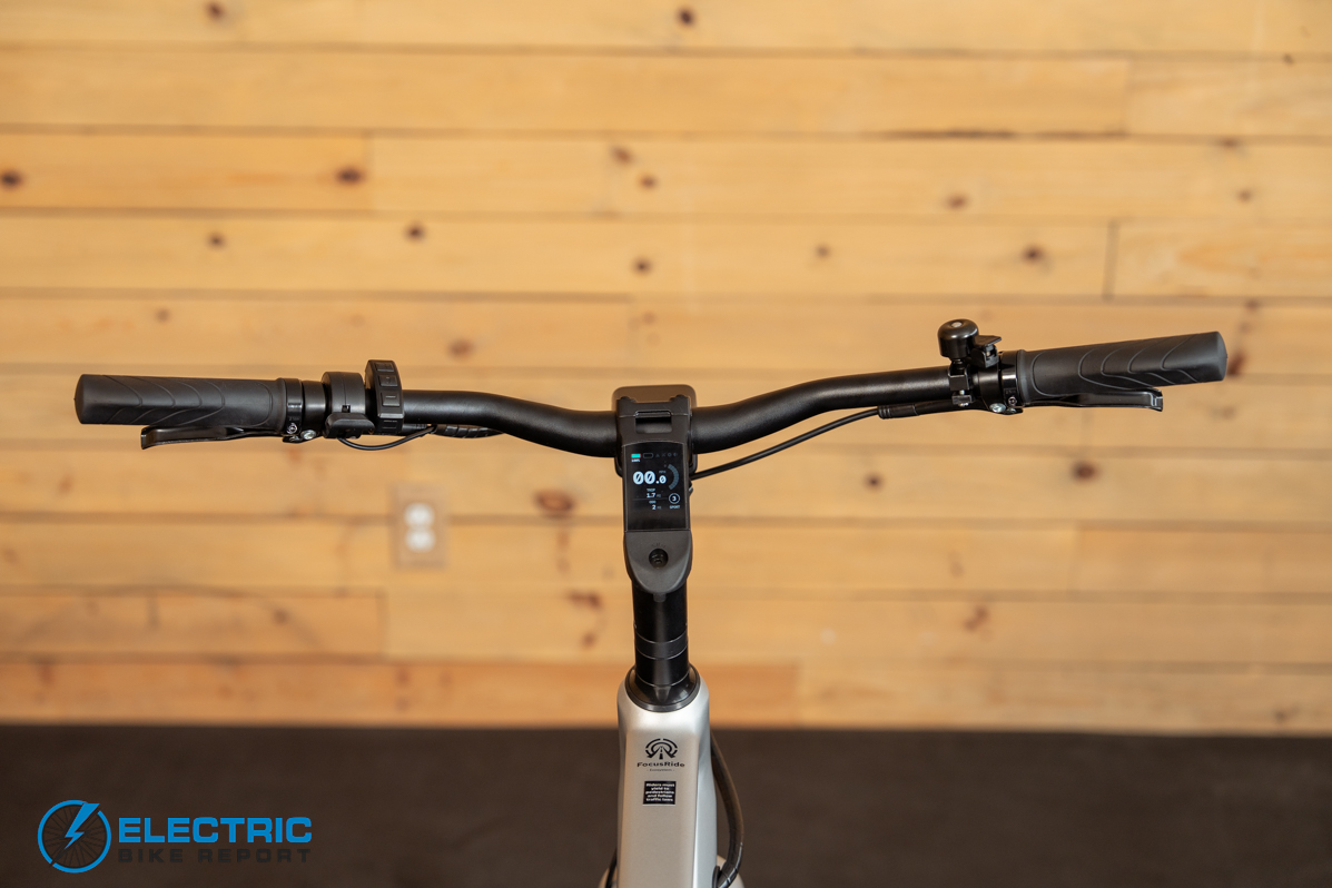 Cikada Urban Cruise cockpit controls handlebars display and throttle setup