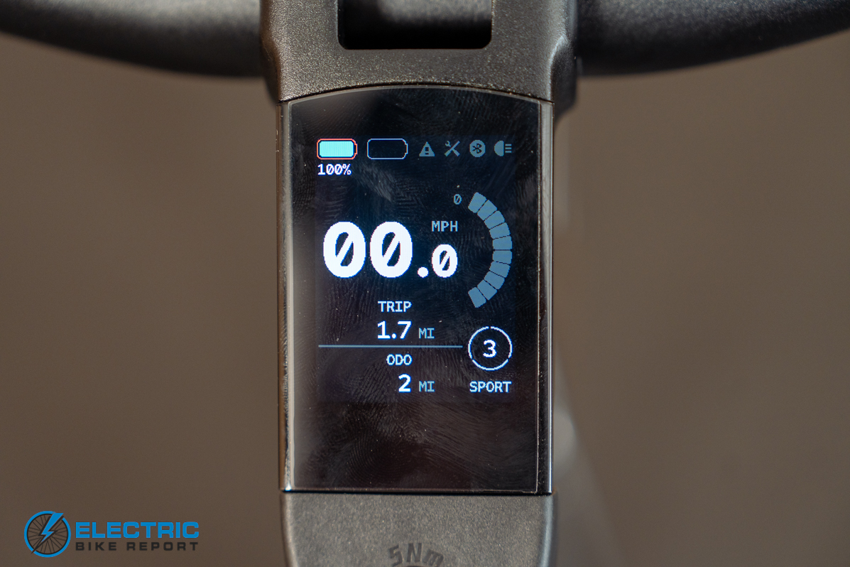 Cikada Urban Cruise display screen showing ride data and settings