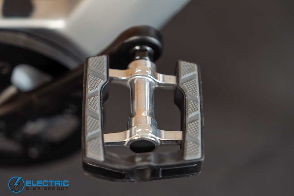 Cikada Urban Cruise pedal and crank arm closeup detail