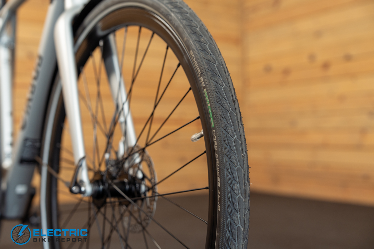 Cikada Urban Cruise electric bike tire tread pattern close up detail