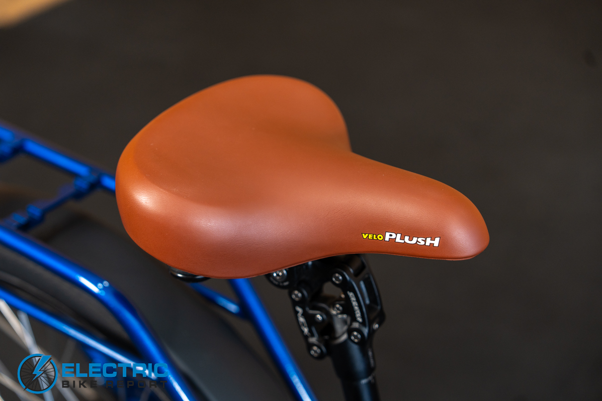Euphree City Robin 3 saddle and seat post detail close-up view