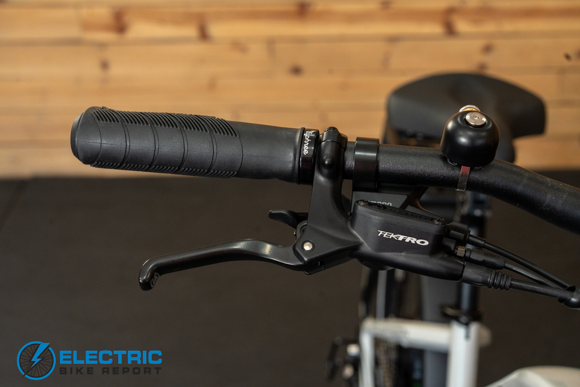 Euphree Stellar Falcon 2 right side handlebar and front controls close-up view