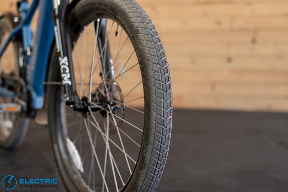 Evelo Atlas tire tread