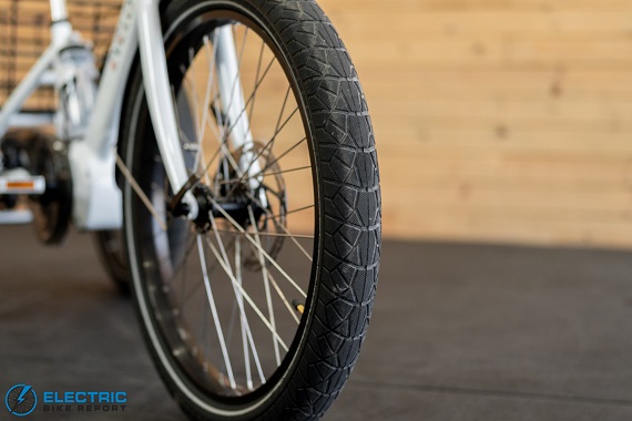 Evelo Compass tire tread