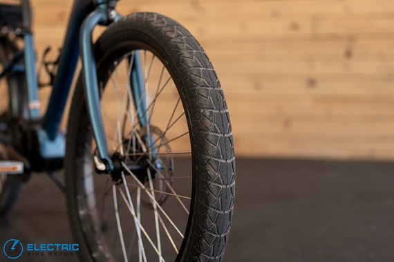 Evelo Galaxy Lux tire tread