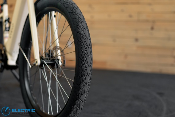 Evelo Omega tire