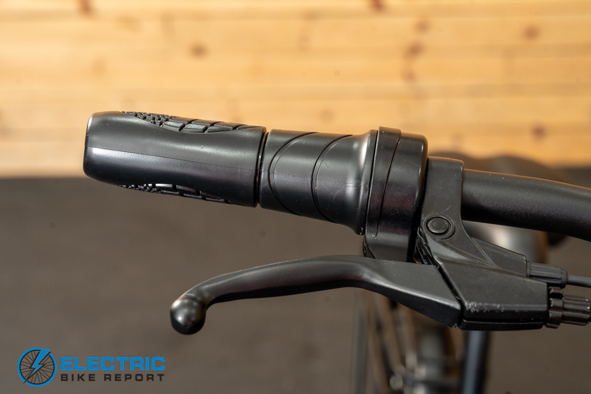 GoTrax E-Fold right side handlebar controls and front-facing cockpit view