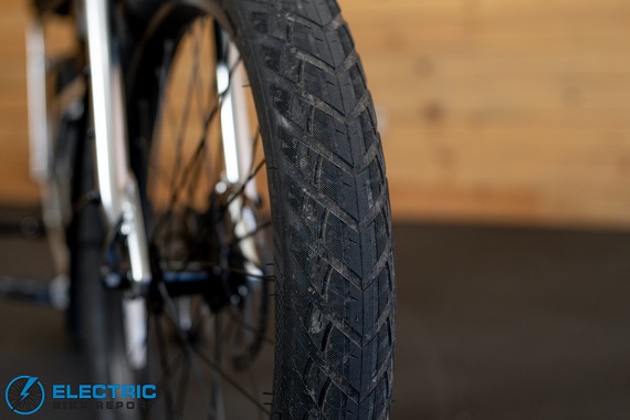 JackRabbit MG Doble tire tread