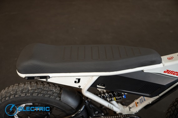 Juiced Scrambler FS Saddle