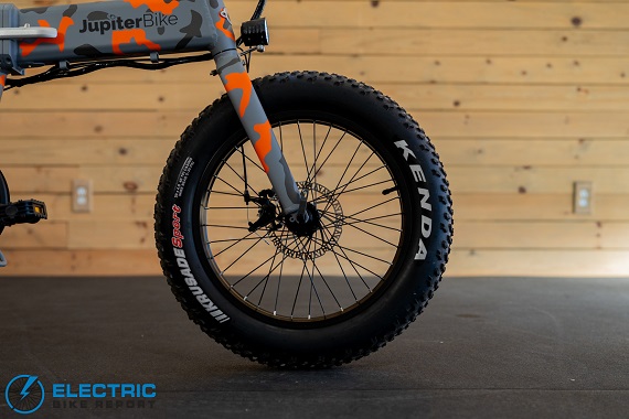 Jupiter Defiant tire