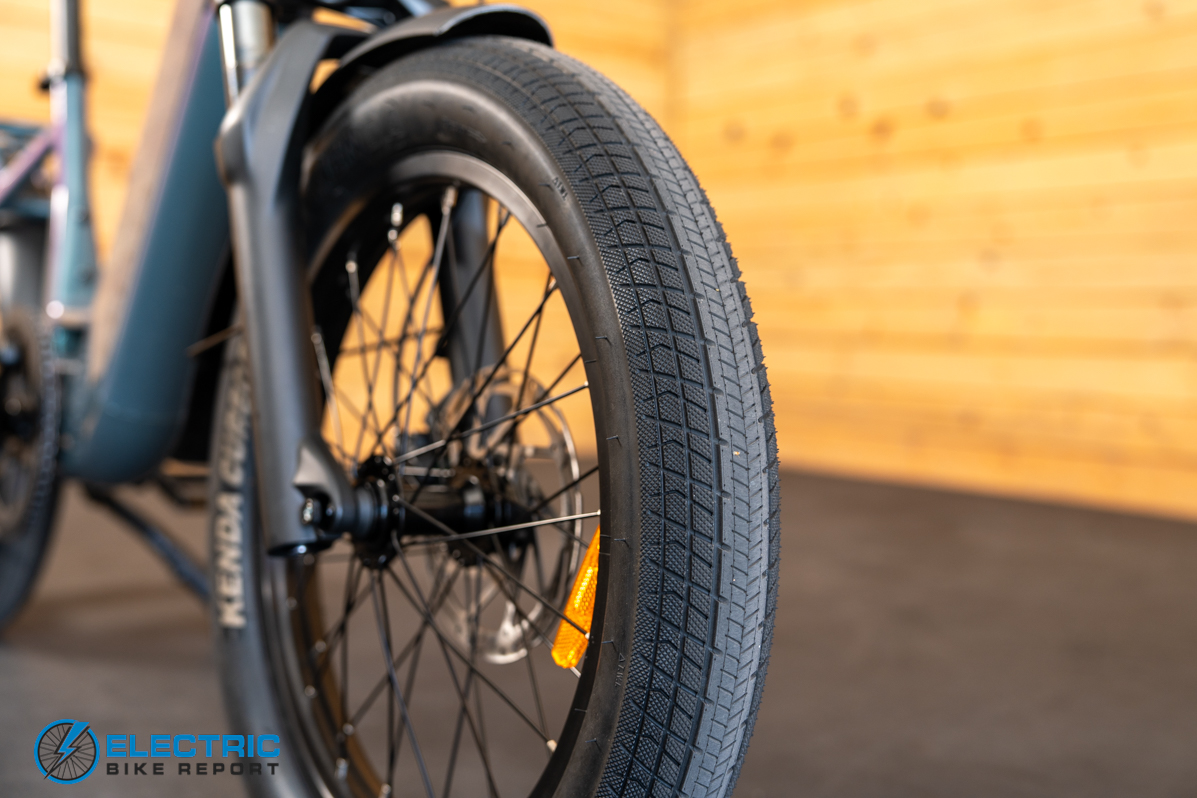 Magnum Pathfinder 2.0 electric bike tire tread pattern close up