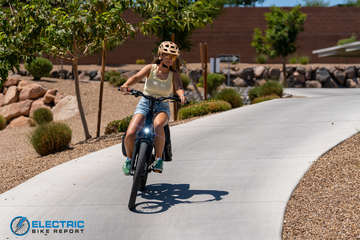 Momentum Vida E+ EX electric bike hero shot