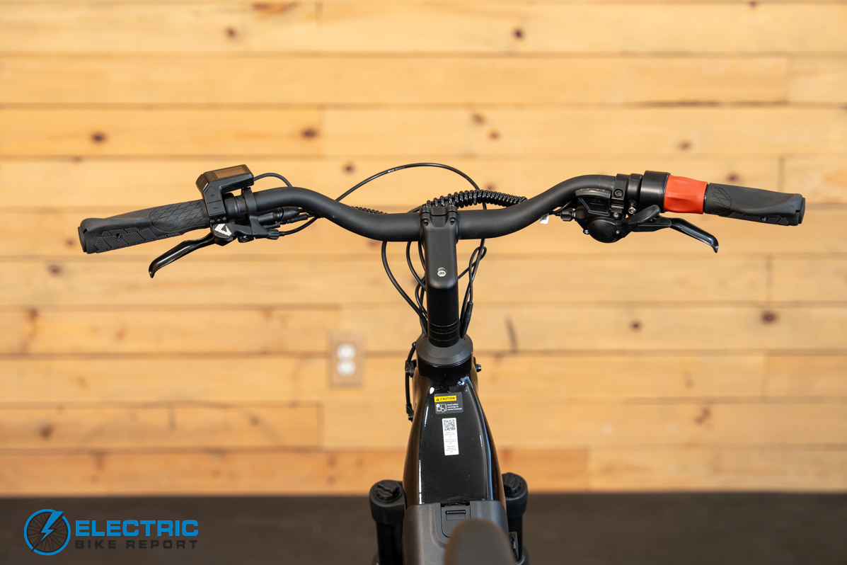 Momentum Vida E+ EX cockpit with handlebars display controls and integrated components