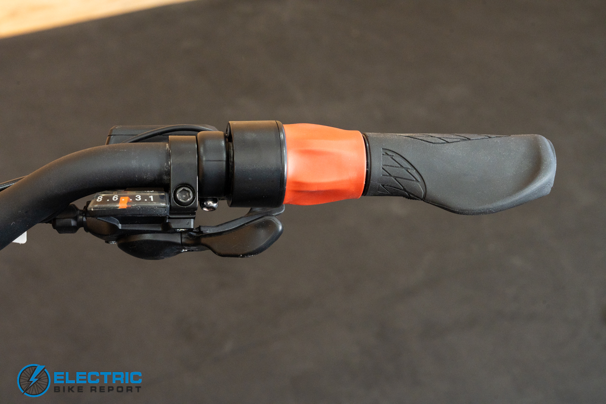 Momentum Vida E+ EX right side handlebar controls and backside view