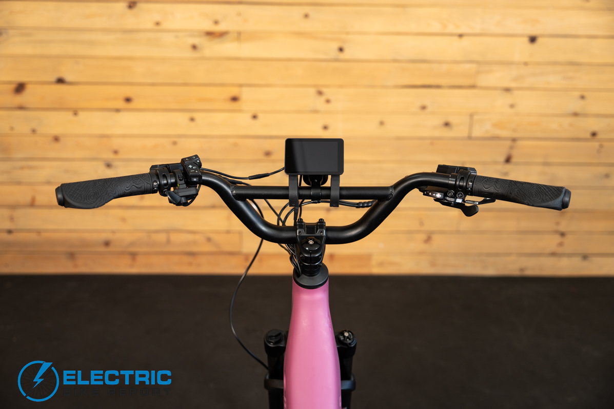 Monarc Tracer ST electric bike cockpit handlebars display and controls closeup