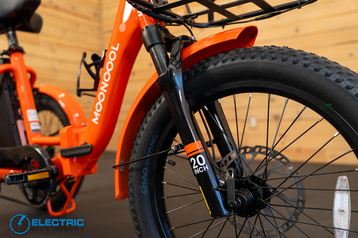Mooncool TK2 front suspension fork close-up detail