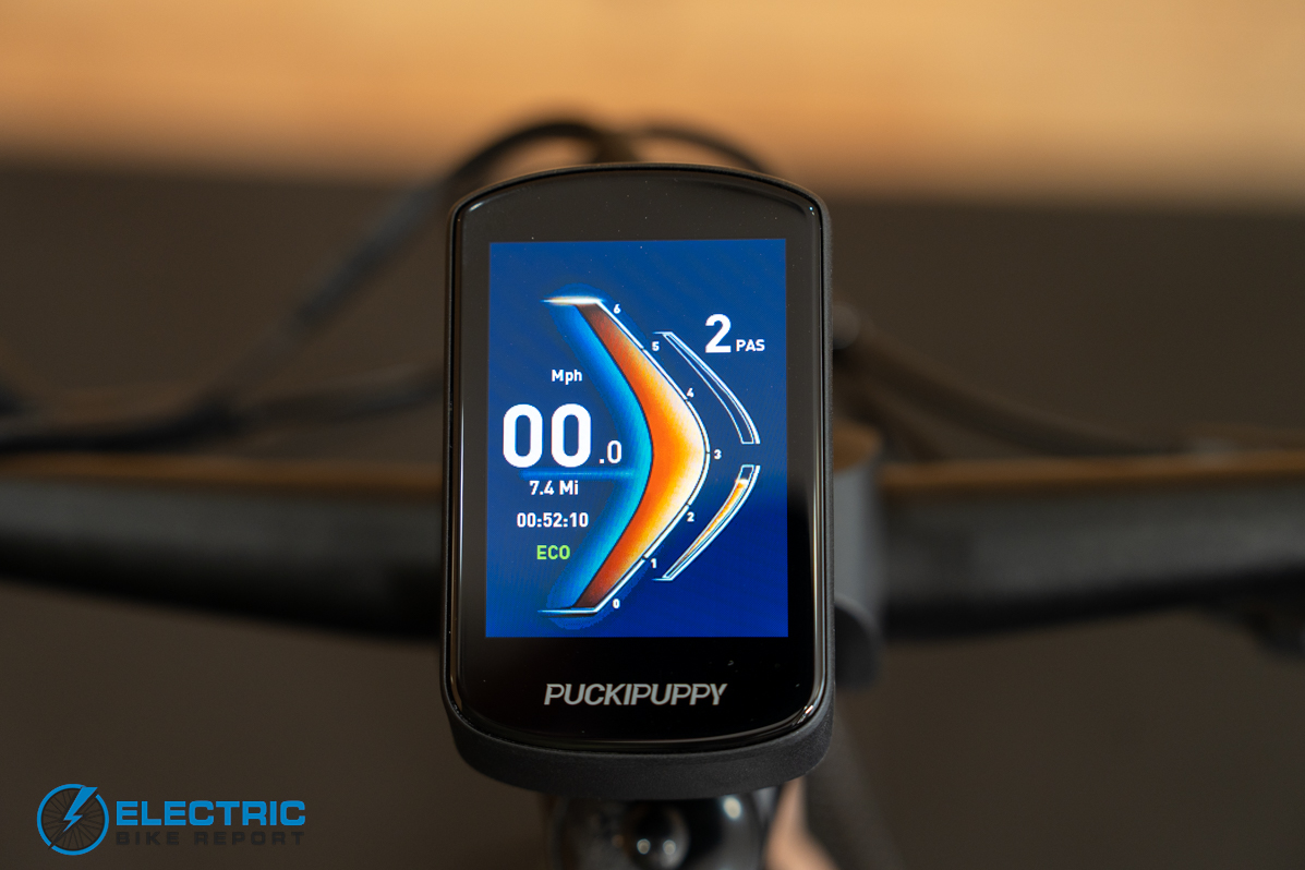 Puckipuppy Labrador Pro ST display screen close-up showing settings and metrics