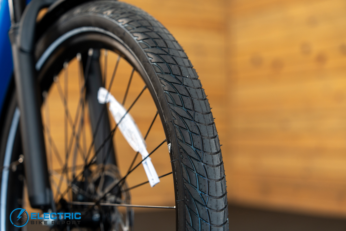 Puckipuppy Poodle Pro electric bike tire tread pattern close up