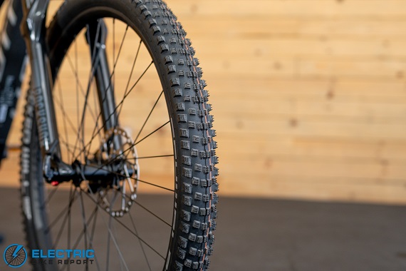 Scott Lumen tire tread