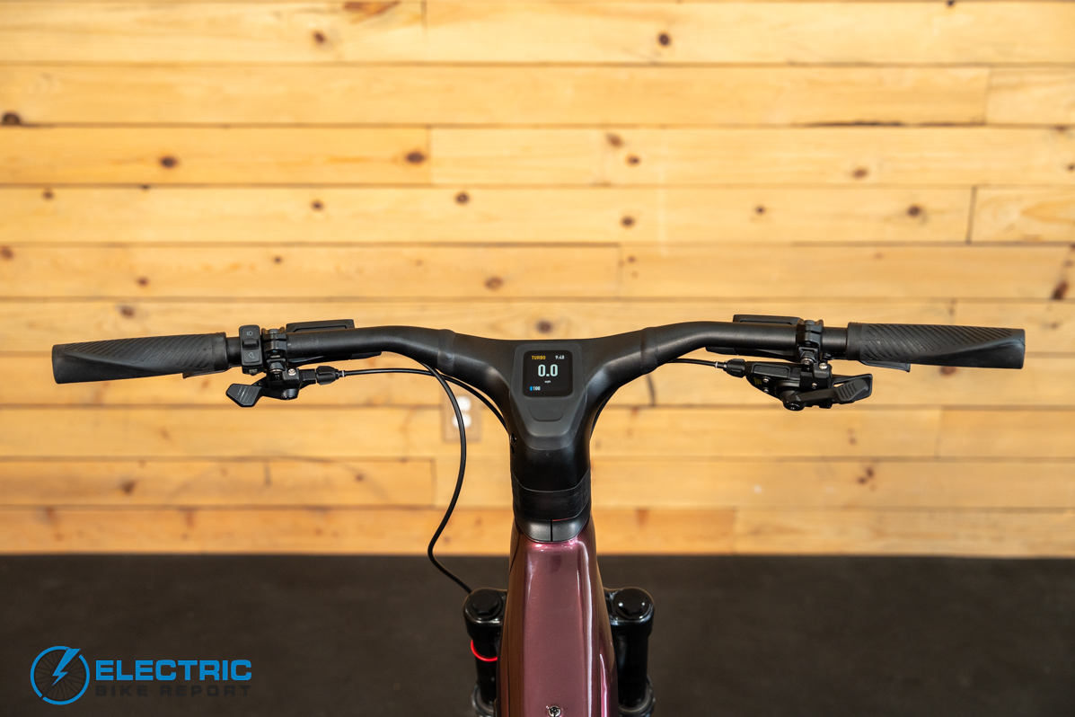 Specialized Turbo Vado 3.0 5.0 cockpit handlebar controls and display closeup