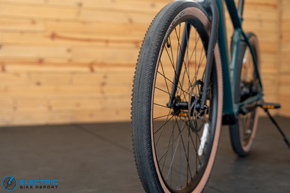 Trek FX+1 tire tread