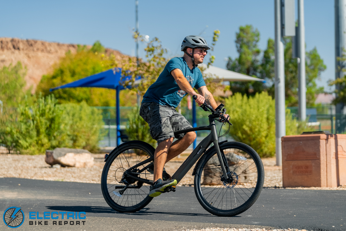 Urtopia Carbon Classic action-1