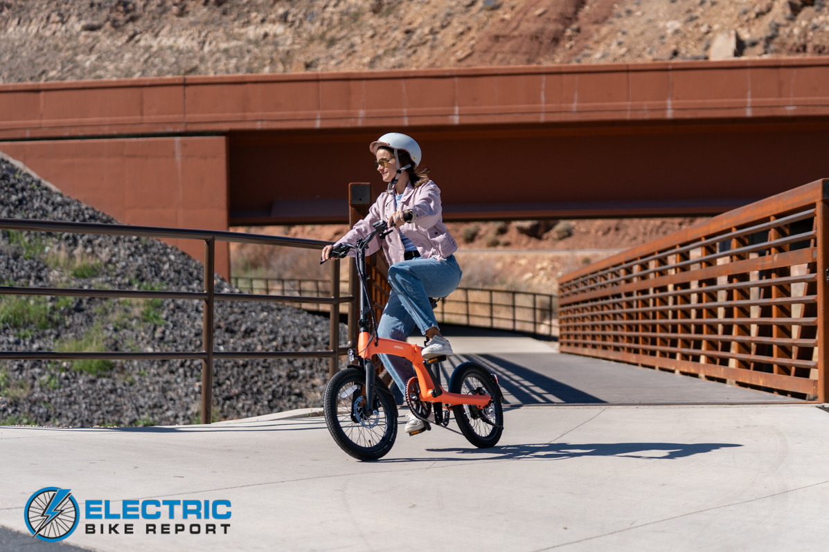 Urtopia Carbon Fold 2 action-1