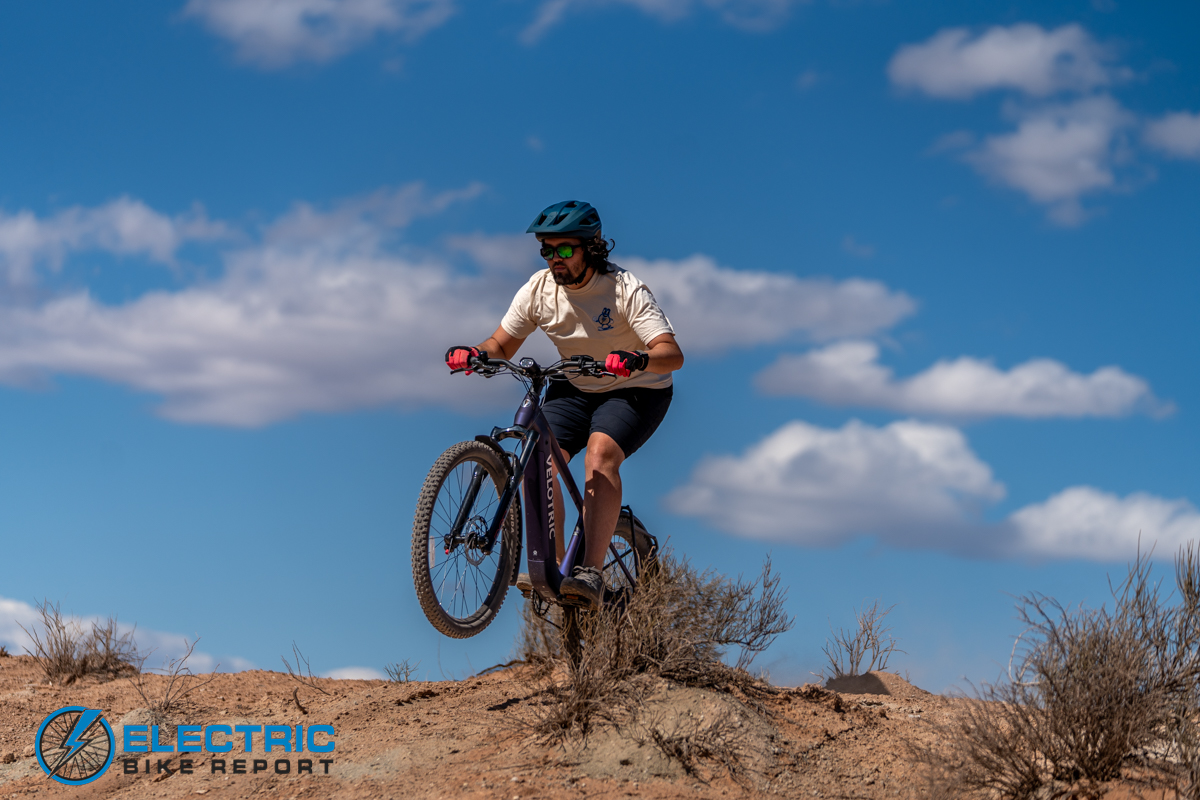 Veloric Summit 2 action-1